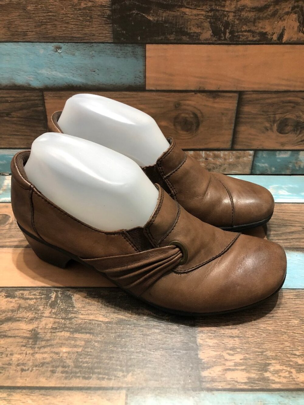 Earth Origins Loafers Slip on Brown Leather Uppers Women's Size 7.5 M